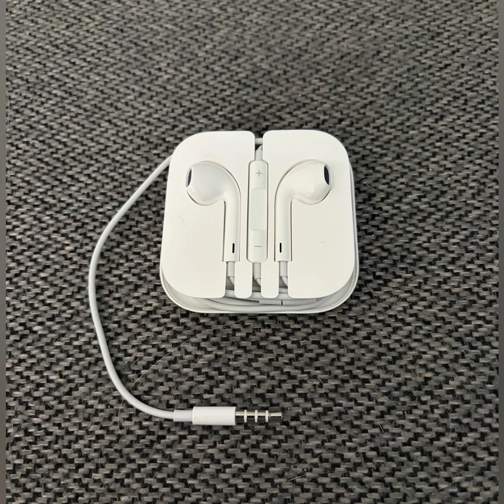 Apple Ear Pods